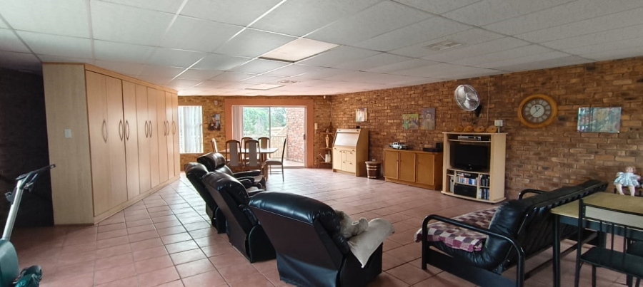 5 Bedroom Property for Sale in Pellissier Free State